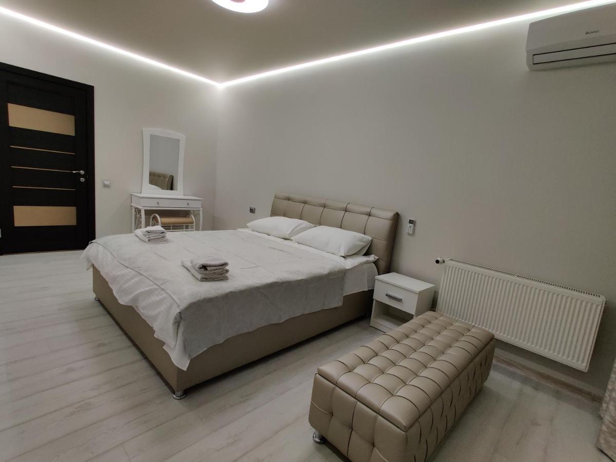 Apartmán Yarovytsya Vip In The Center Luck Exteriér fotografie